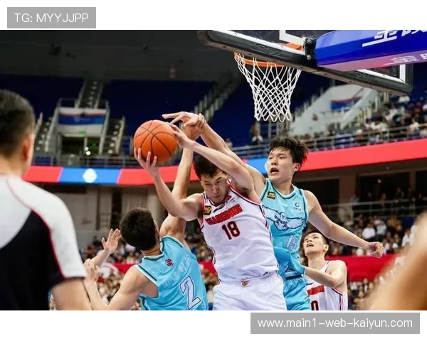 广东外线防守收缩过度 给新疆底角射手留出空位